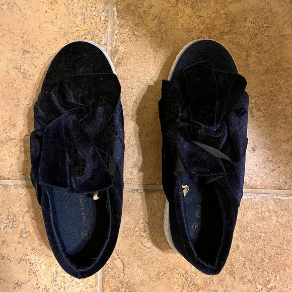 Blue Shoes - Picture 1 of 2